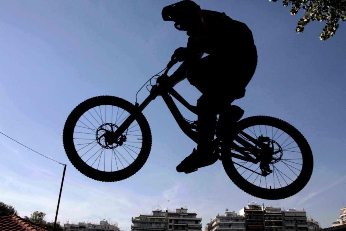Έκλεβαν ποδήλατα σε εμπορικά κέντρα και μετρό