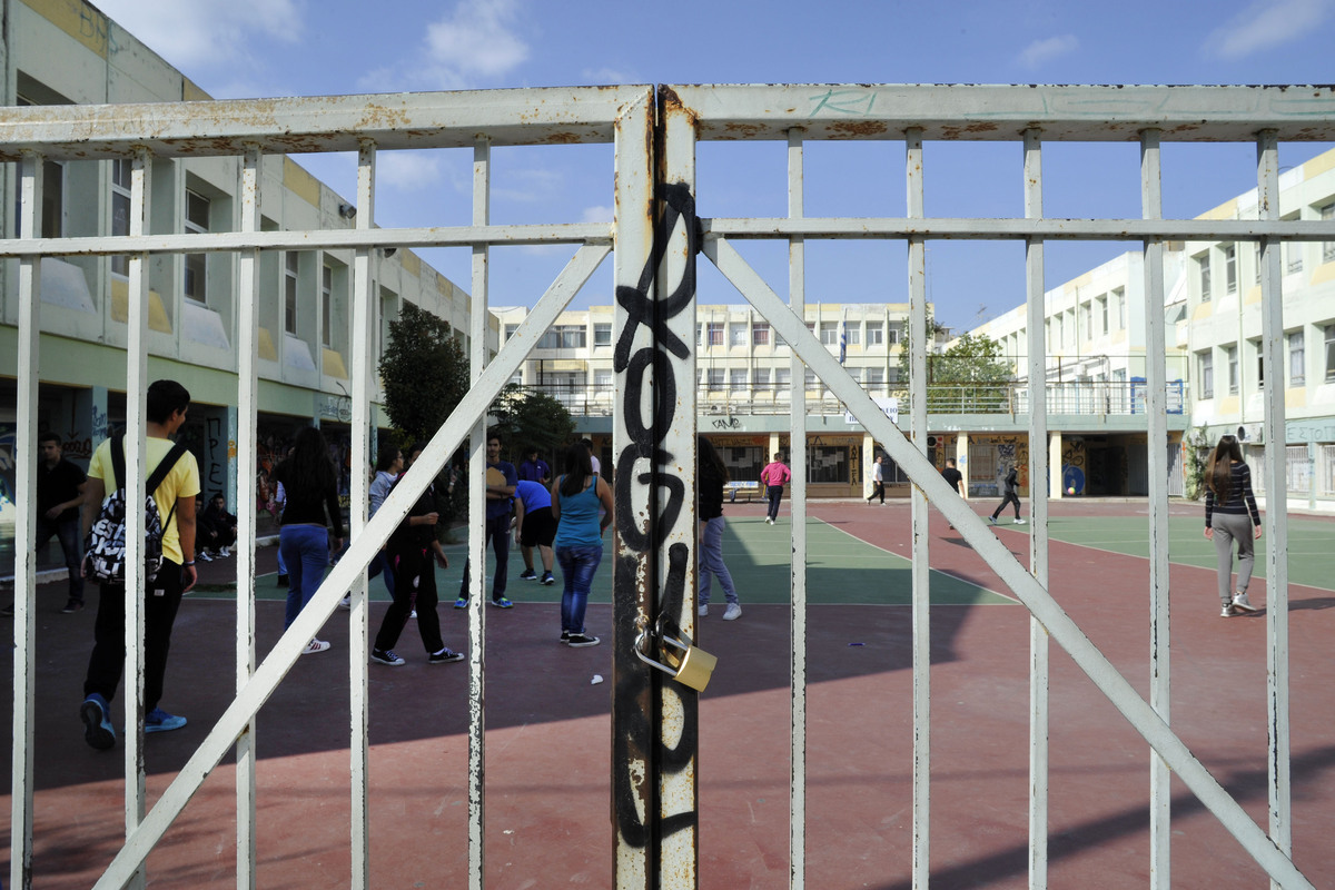 Άρχισαν οι καταλήψεις σε κτίρια των δήμων – Πρόβλημα και με τα σκουπίδια