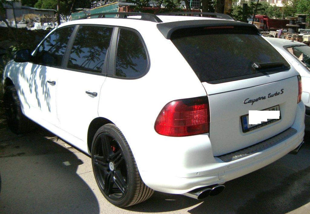 Εξαρθρώθηκε σπείρα που άρπαζε πολυτελή αυτοκίνητα