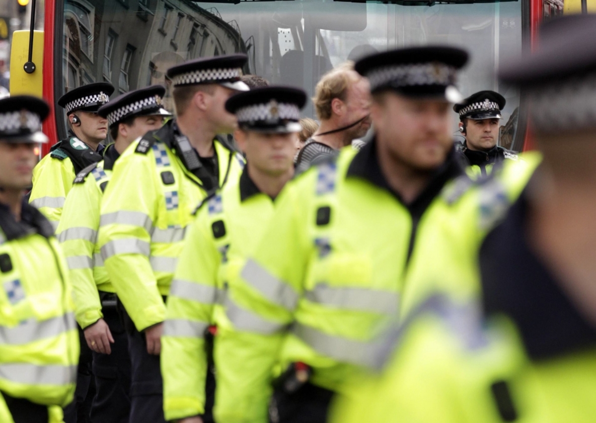 Απολύουν τους 16.000 αστυνομικούς που έβγαλαν στους δρόμους του Λονδίνου