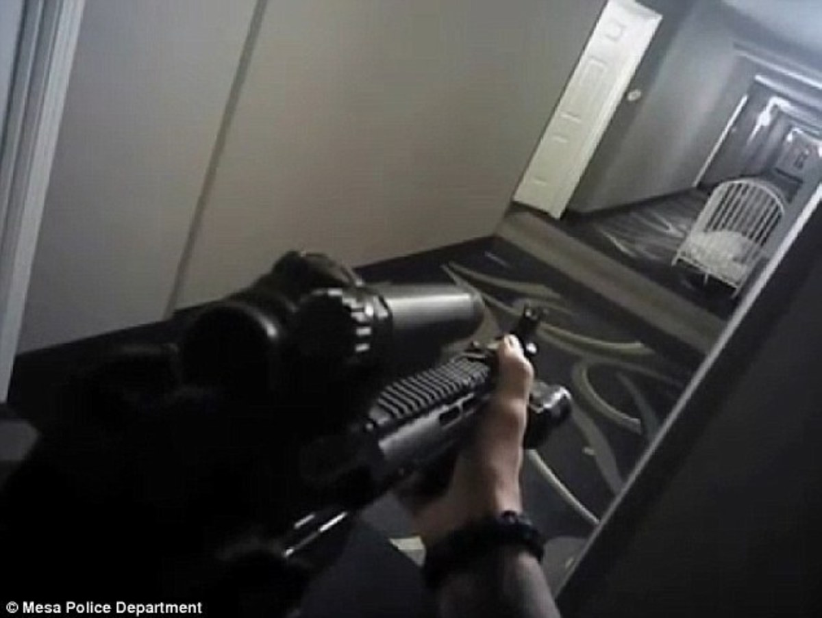 Ανατριχιαστικό βίντεο αστυνομικών στιγμές πριν σκοτώσουν άοπλο πατέρα