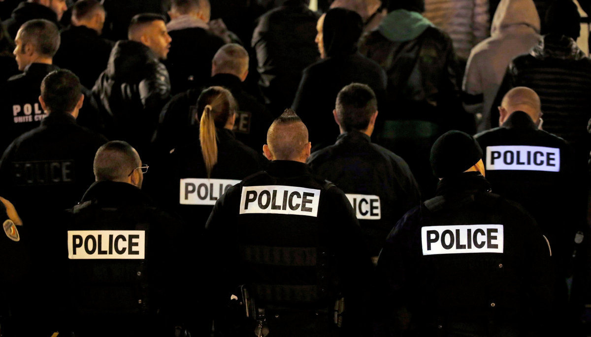 Γαλλία: Για τέταρτη νύχτα στους δρόμους οι αστυνομικοί [pics]