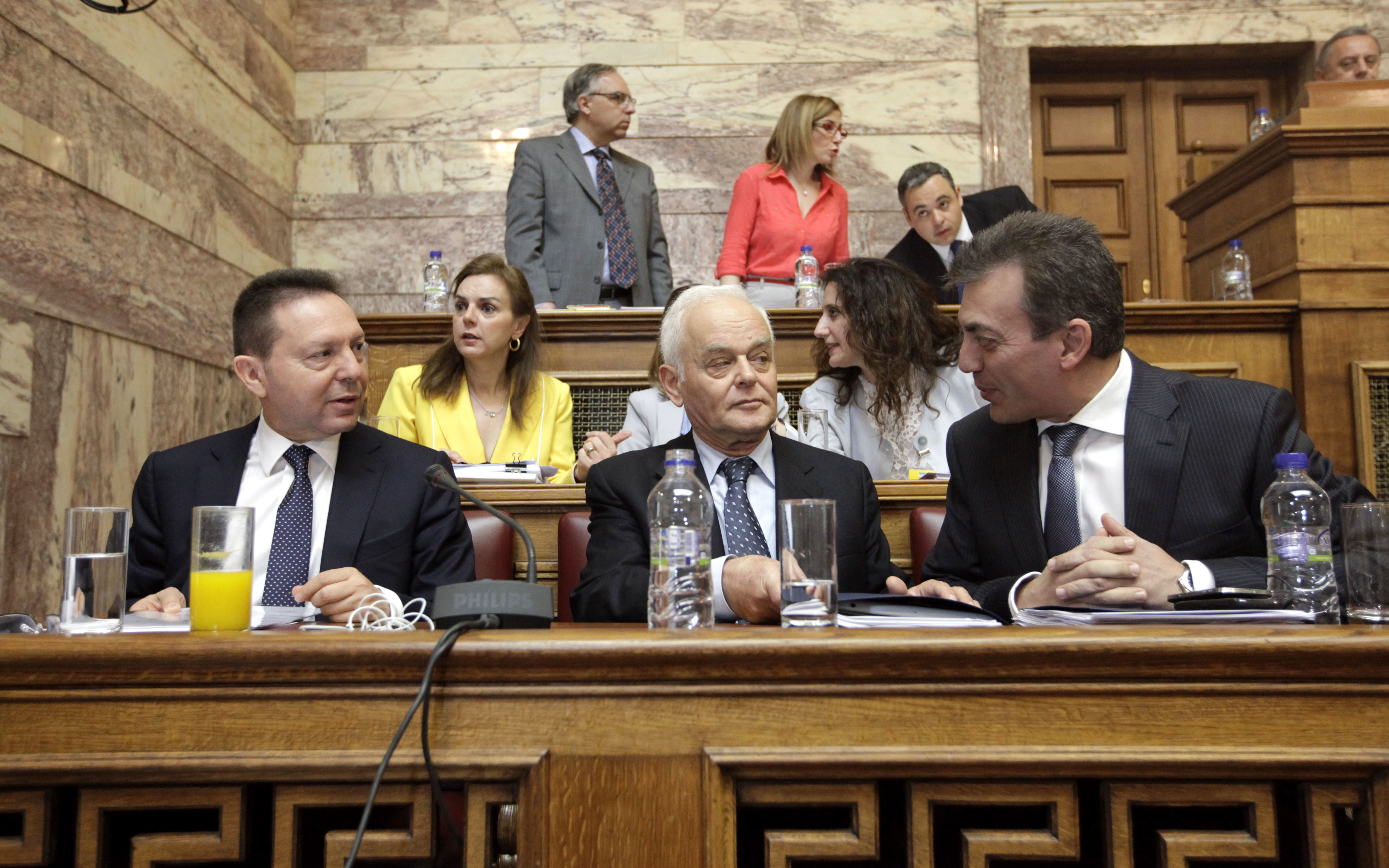 Ούστ υποκριτές και φαρισαίοι” – ”Τώρα καλαμπουρίζετε” – ”Δικτατορία έχουμε”