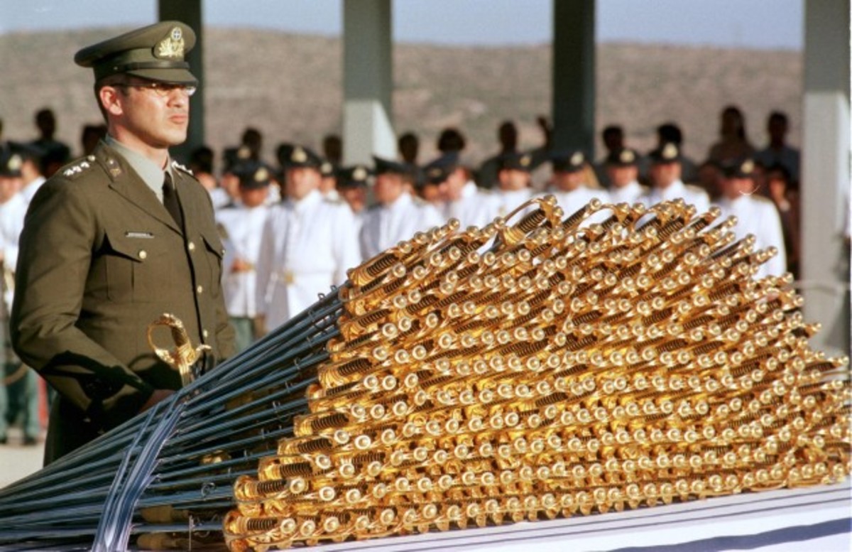 ΚΡΙΣΕΙΣ στις ΕΔ: “Γεμίσαμε τις καρέκλες με άφωνους ηγέτες” – Σκληρή κριτική από απόστρατους