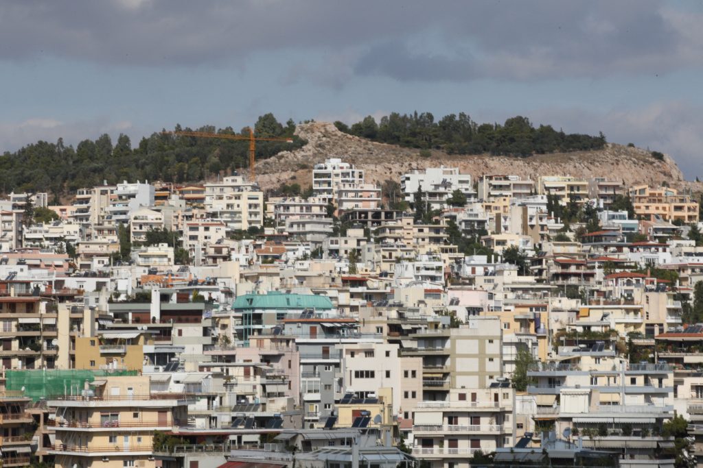 Αυτοί είναι οι 40 φόροι που πληρώνετε για το ακίνητό σας!