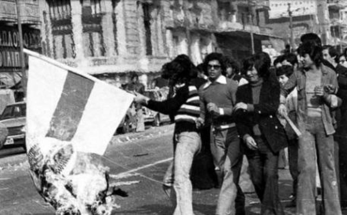 Τι έγραφαν τα πρωτοσέλιδα των εφημερίδων μετά τα γεγονότα της 17 Νοέμβρη 1973;