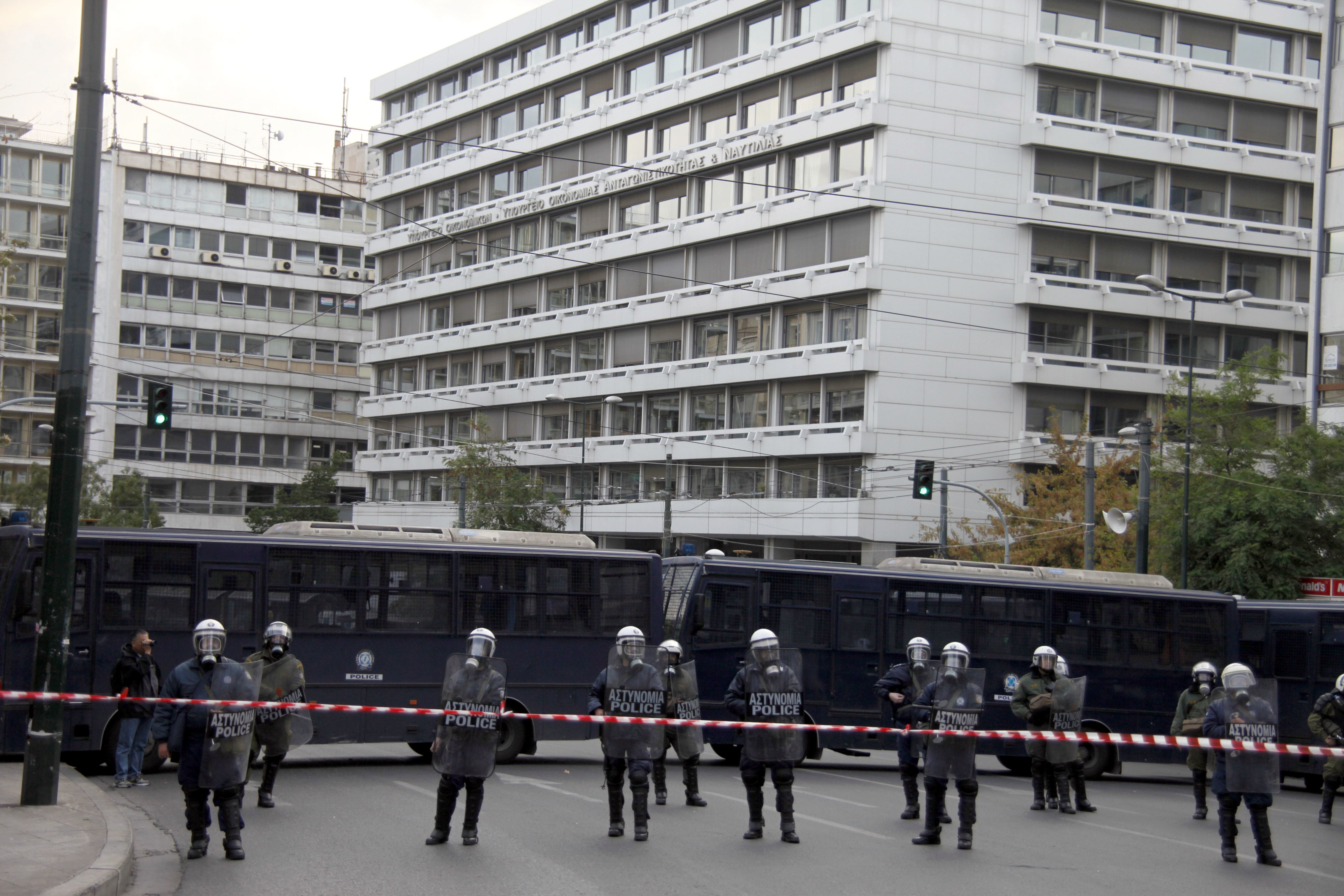 ΕΡΤ και Χρυσή Αυγή στα… μέτρα Πολυτεχνείου – Πάνω από 6.000 αστυνομικοί στους δρόμους