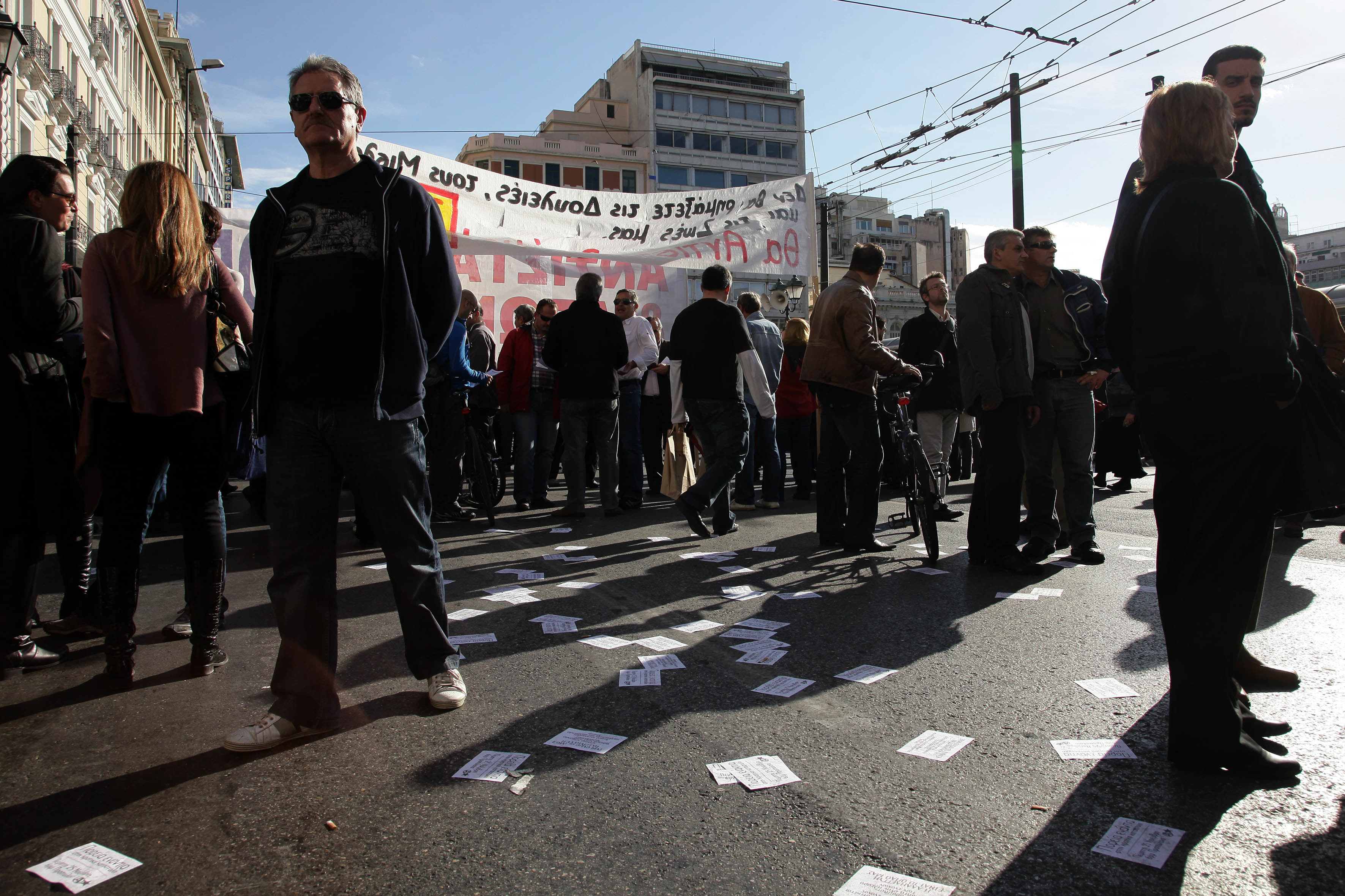 Πορεία με βαρέα οχήματα από τους απεργούς των ναυπηγείων Ελευσίνας