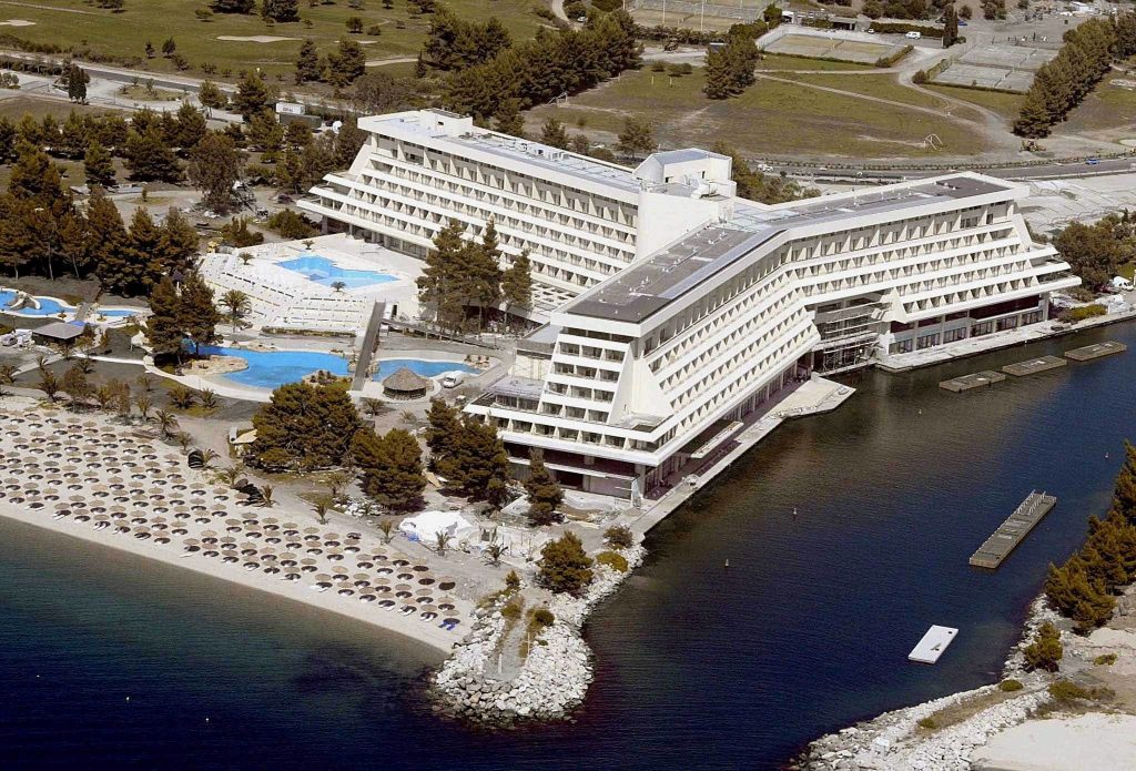 Πόρτο Καρράς:  Προ των πυλών μεγάλη ανακαίνιση του εμβληματικού ξενοδοχείου – Άμεσα επενδύσεις 55 εκατ. ευρώ