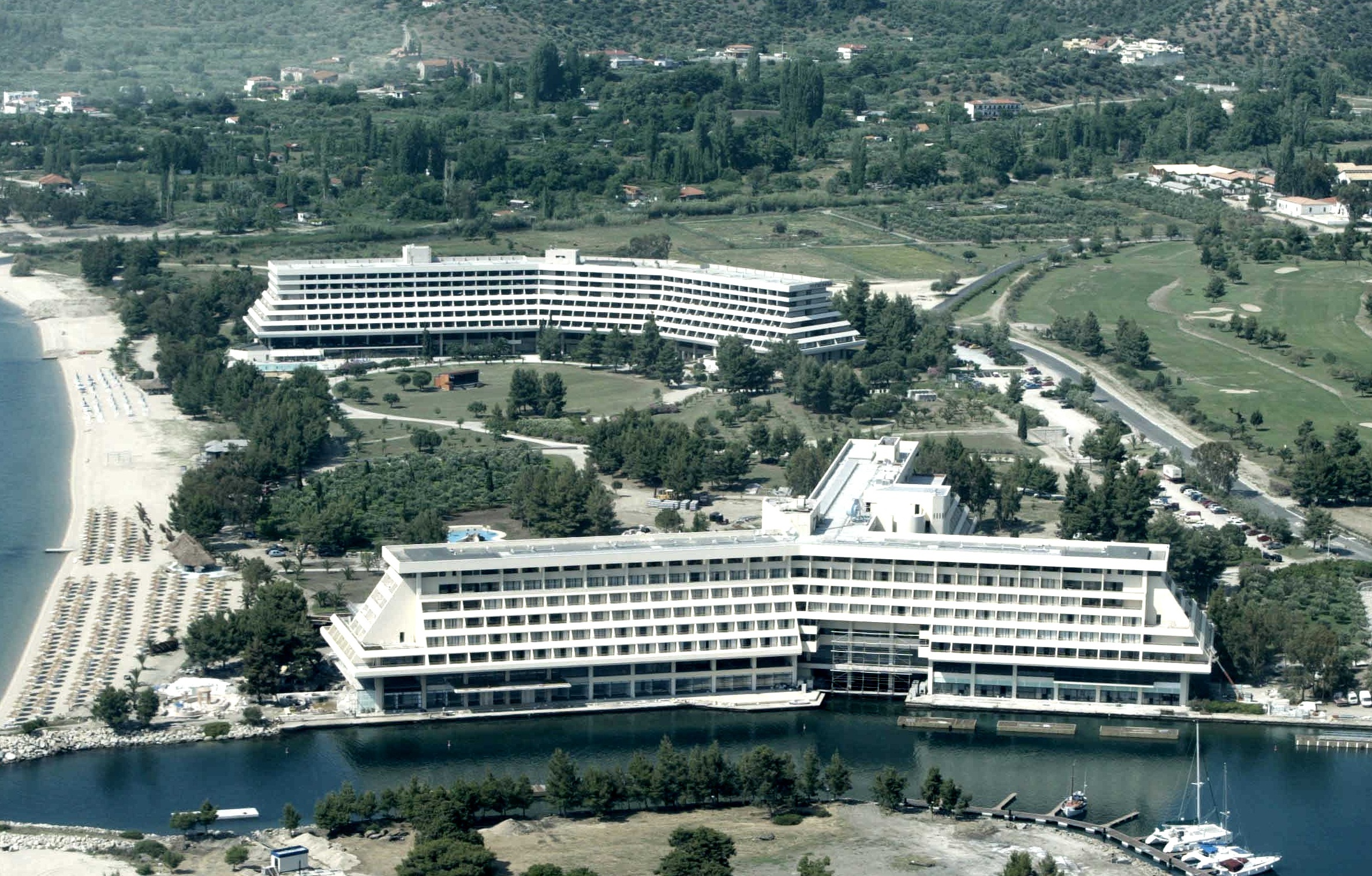 Εξι μήνες το χρόνο θα λειτουργεί το Πόρτο Καρράς – Aπεργίες ετοιμάζουν οι εργαζόμενοι