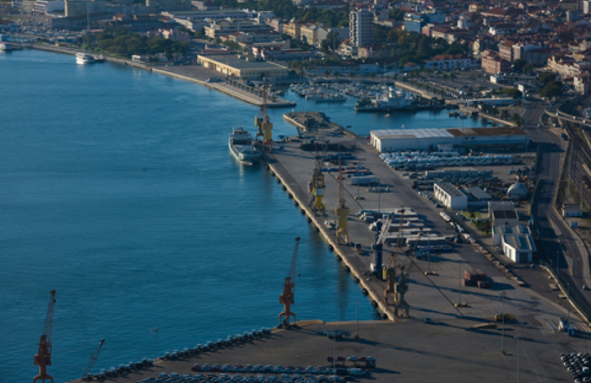 “Παραλύουν” τα λιμάνια και τα διυλιστήρια της Πορτογαλίας