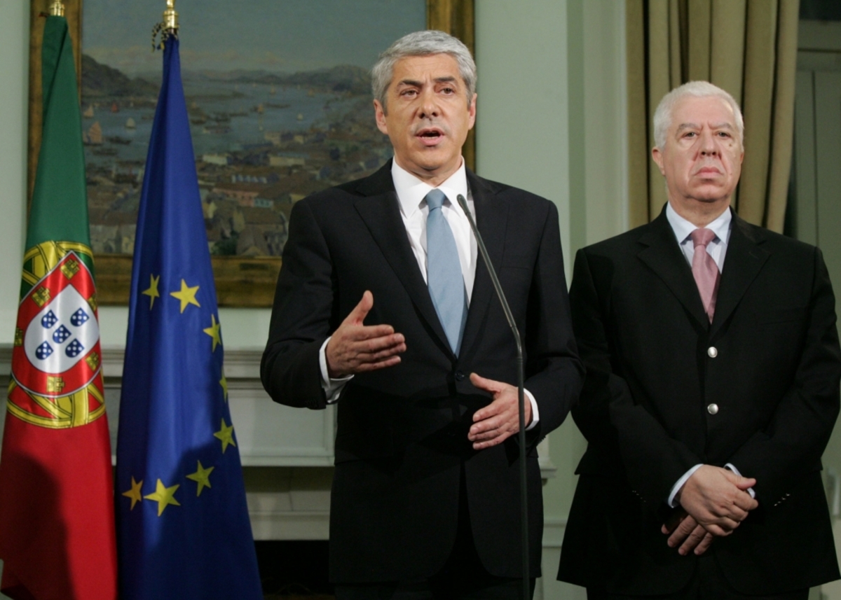 Ο Ζοζε Σόκρατες ανακοινώνει την οικονομική βοήθεια που θα πάρει η χώρα του από το ΔΝΤ και την ΕΕ. ΦΩΤΟ REUTERS