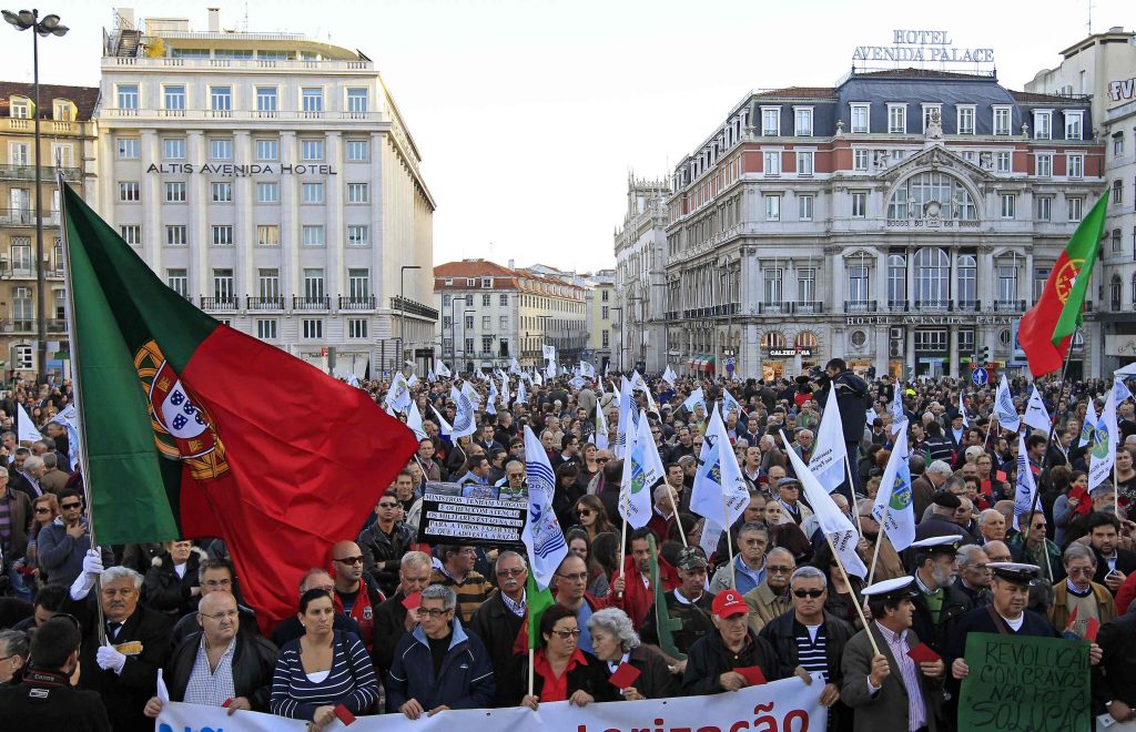 Βγήκαν στους δρόμους οι στρατιωτικοί στην Πορτογαλία