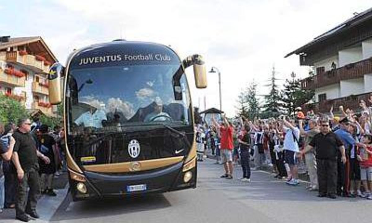 Έσπασαν το πούλμαν της Γιουβέντους!