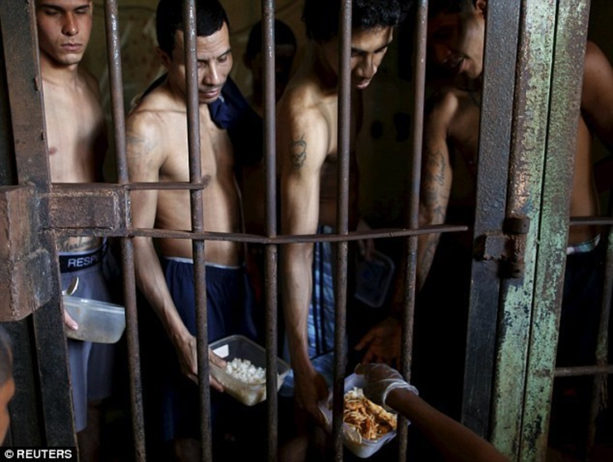 Στα άδυτα της φυλακής La Joya: Άθλιες συνθήκες και κούκλες σεξ (ΦΩΤΟ)