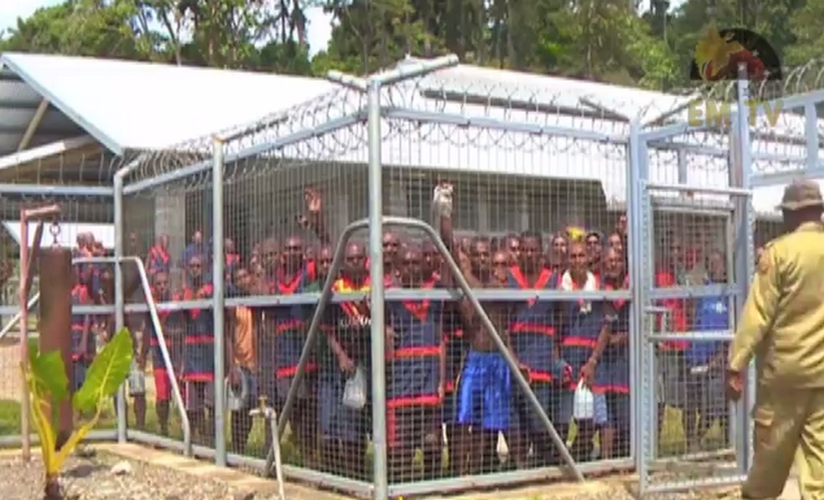 Βάφτηκε με αίμα εξέγερση στην Παπούα Νέα Γουινέα – 17 νεκροί στις φυλακές [vid]