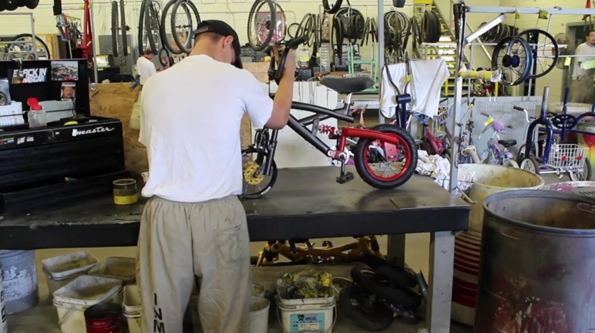 Αυτό είναι το Prison… Bike! Φτιάχνουν ποδήλατα για μικρά παιδιά