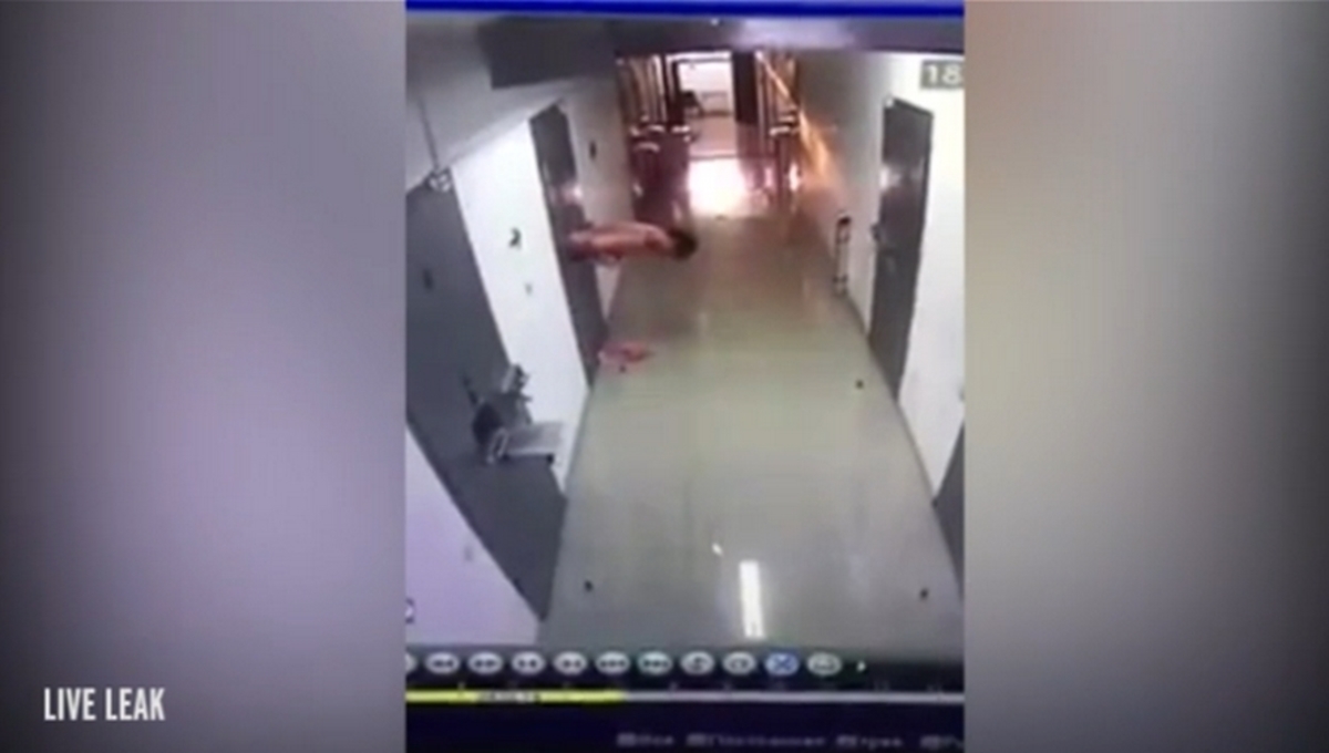 Αυτό είναι prison break! Δείτε πώς βγαίνει από το κελί (ΒΙΝΤΕΟ)