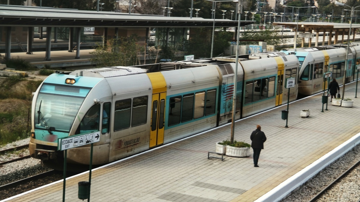 Τρίωρες επαναλαμβανόμενες στάσεις εργασίας σε τρένα και προαστιακό
