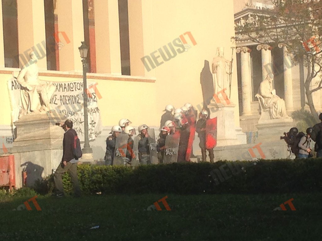 Αντιεξουσιαστές έσπασαν στο ξύλο φωτογράφο που έκανε την πρακτική της!