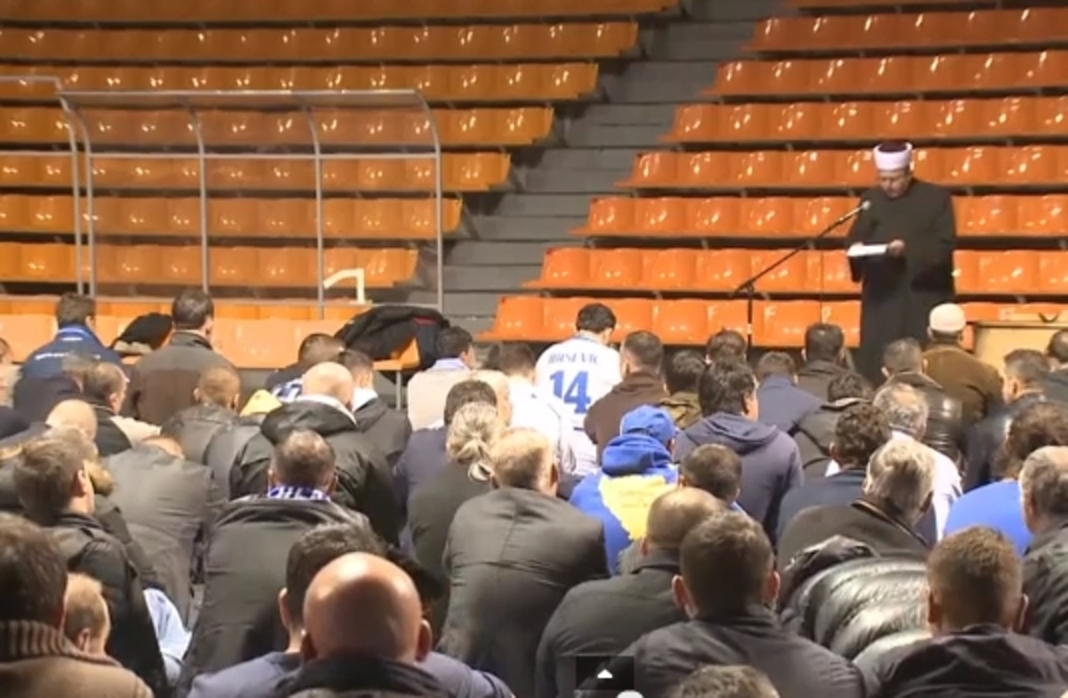 Προσεύχονται οι Βόσνιοι για νίκη επί της Λιθουανίας (VIDEO)