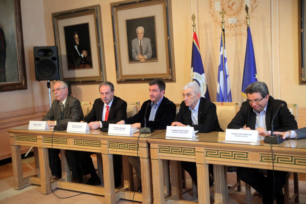 Πλήρης απεξάρτηση από κόμματα στον “οδικό χάρτη” της Πρωτοβουλίας των 5 δημάρχων