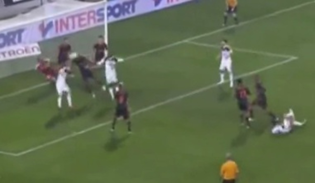 Πλάκα μας κάνετε; – Εντυπωσιακό ανάποδο ψαλίδι και στο Europa(VIDEO)