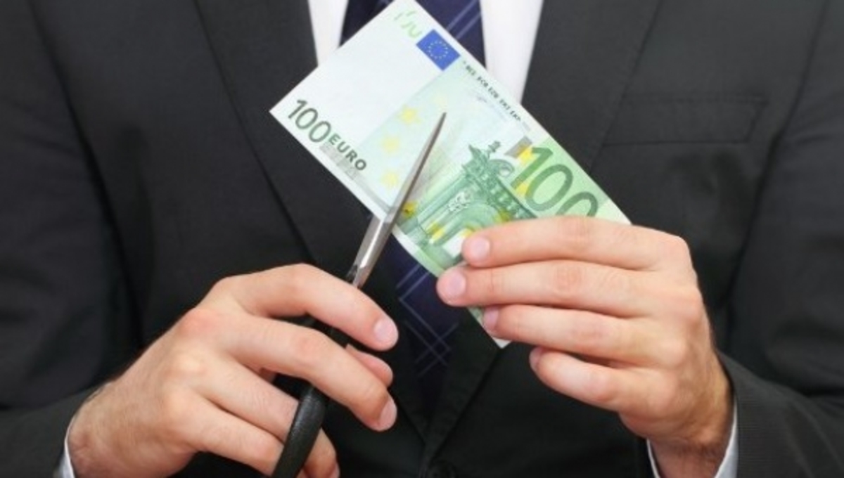 “Κεφαλικός φόρος” ως το 2018! – 10 δισ. ευρώ τα μέτρα στο νέο μεσοπρόθεσμο