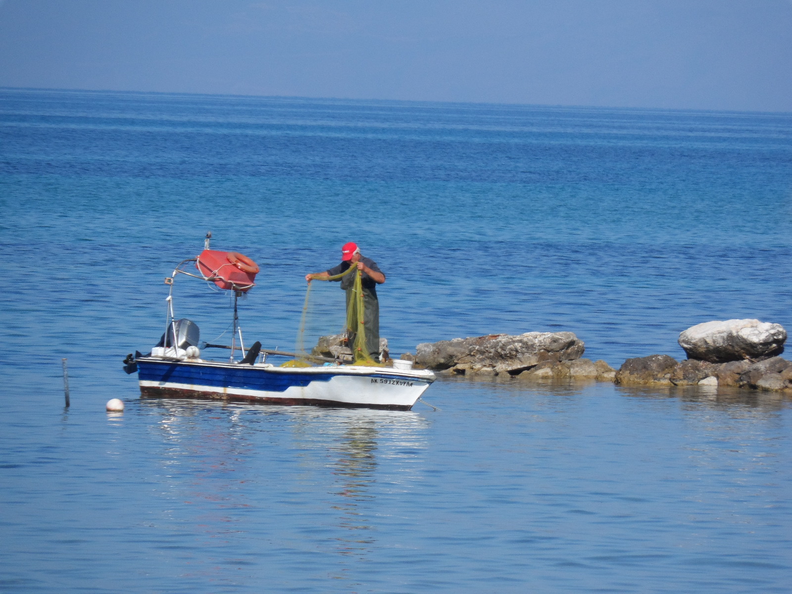 Καταργούνται οι ερασιτεχνικές άδειες αλιείας