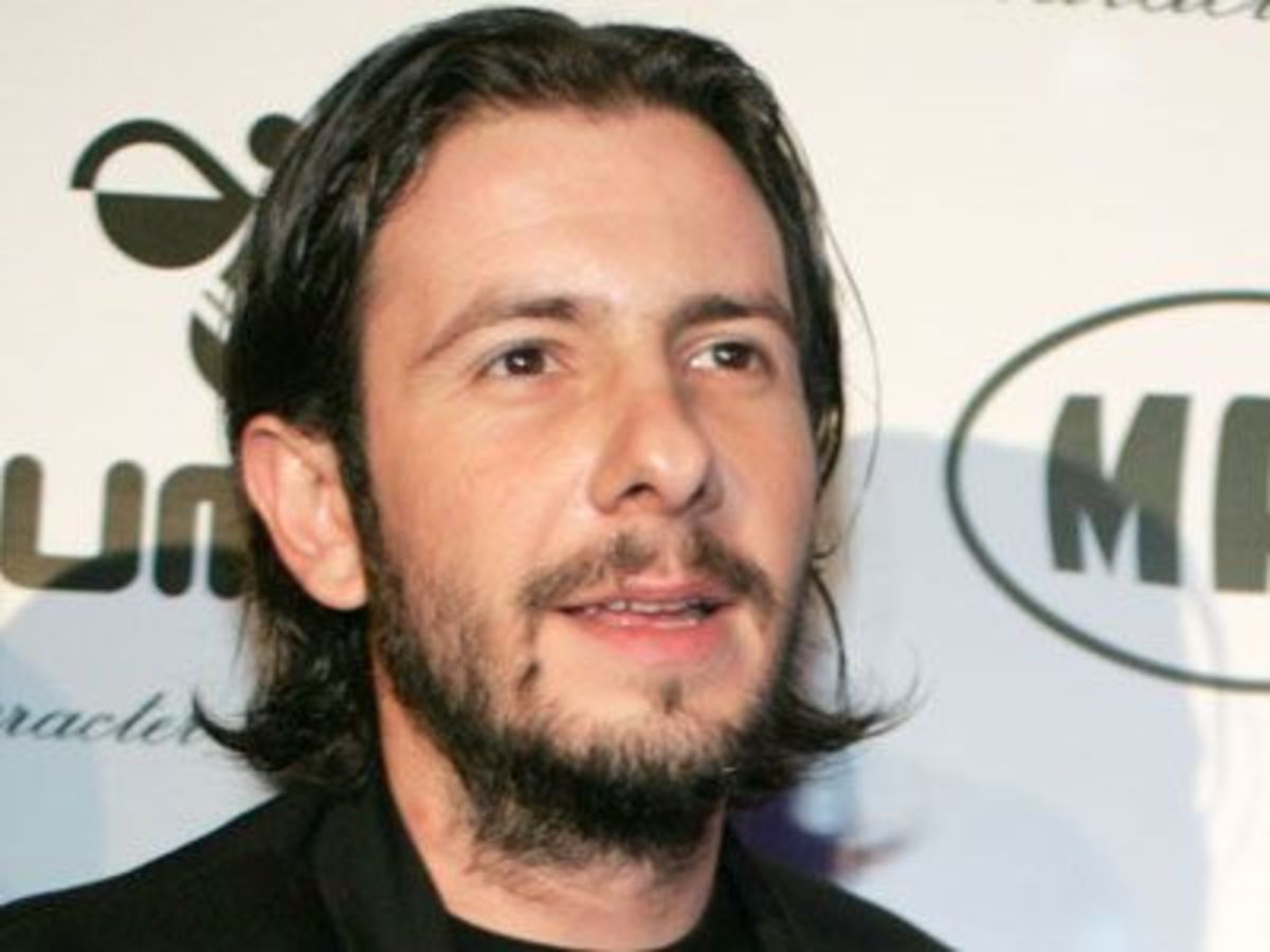 Η Τζούλια,ο Ψωμόπουλος και το Πολεμικό Ναυτικό!