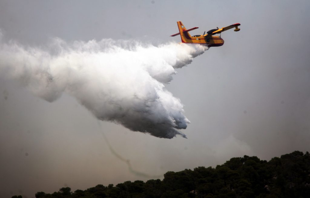 Συναγερμός για τη μεγάλη φωτιά στο Ζευγολατιό