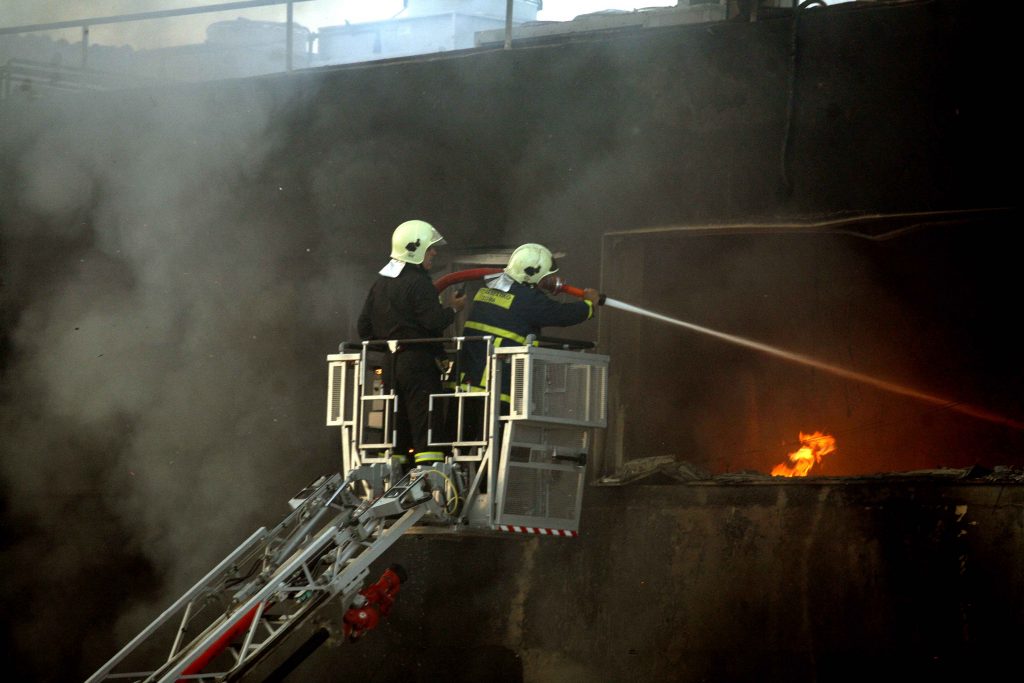 Μεγάλη φωτιά στο Κορωπί – Καίγεται εργοστάσιο