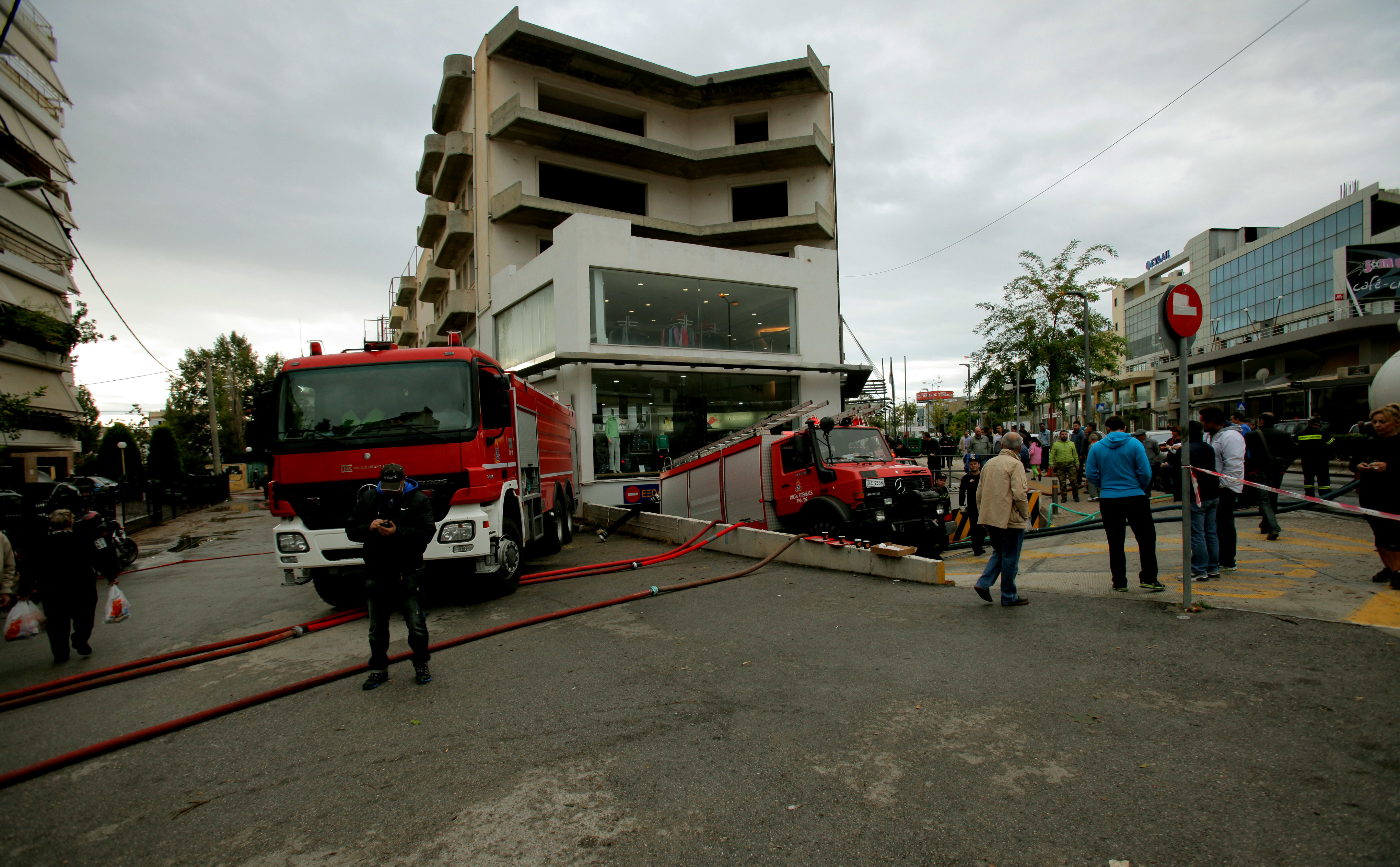 Υπό έλεγχο η φωτιά σε αποθήκες στον Κηφισό