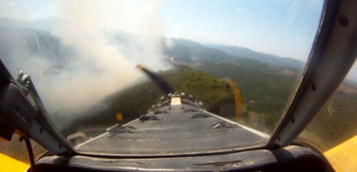 Σβήνοντας φωτιές με PZL! – Εκπληκτικό βίντεο από τα μικρά,παλιά αλλά θαυματουργά αεροσκάφη