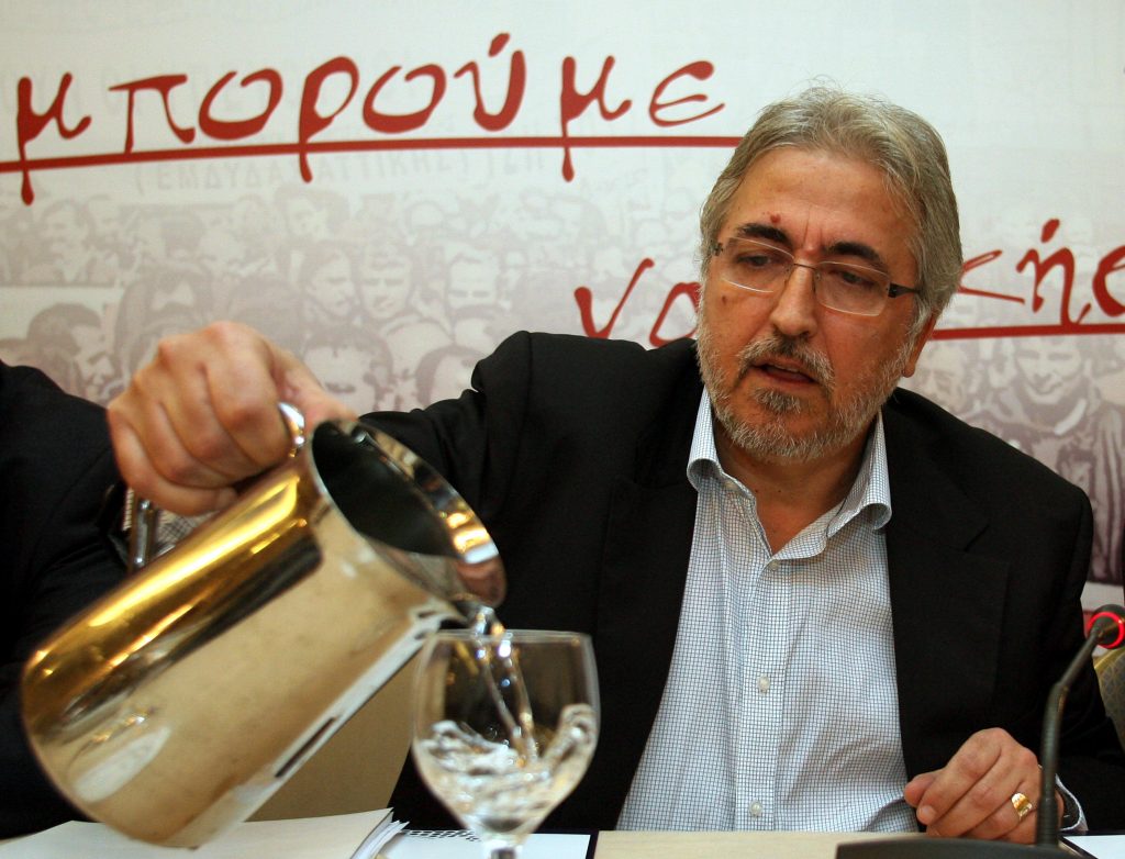 Βαράει” διάλυση η ΓΣΕΕ με αποχωρήσεις και γιουχαίσματα – Ψαλίδισμα μισθών του ιδιωτικού τομέα