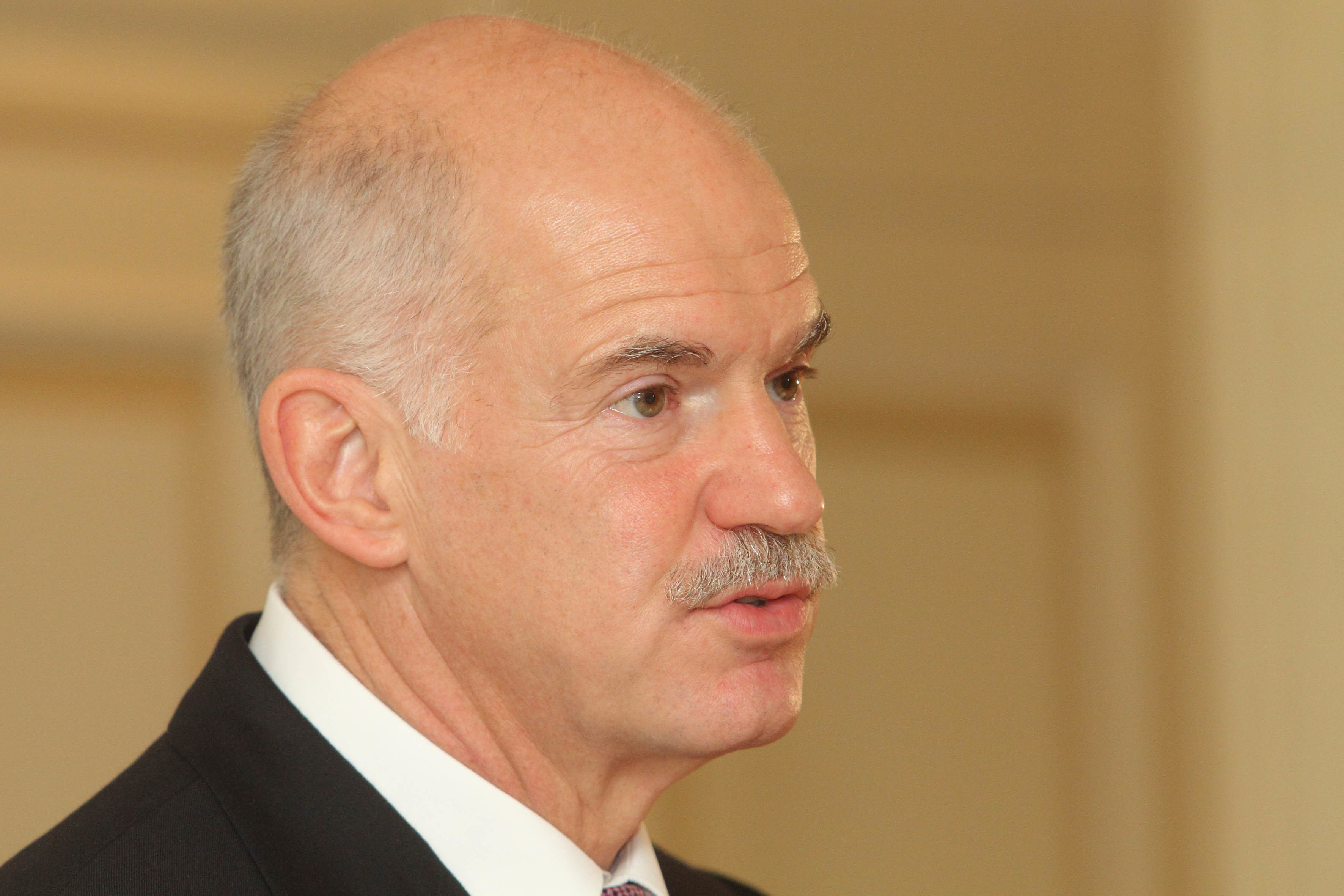 Παπανδρέου: “Δεν μπλοφάρω, δεν δραπετεύω”