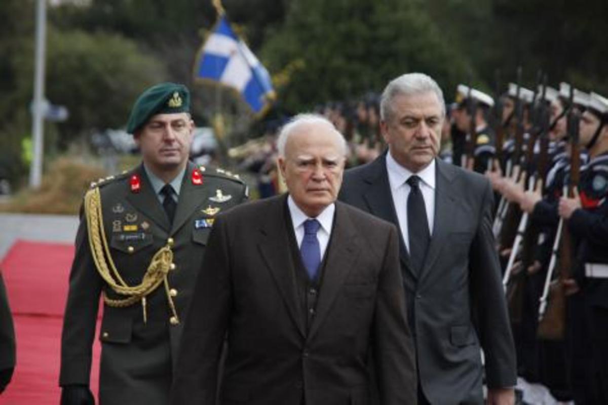 Βόμβα Παπούλια για τα παιχνίδια στην πλάτη της Ελλάδας: Ποιός είναι ο κ. Σόιμπλε που λοιδορεί τη χώρα μου;