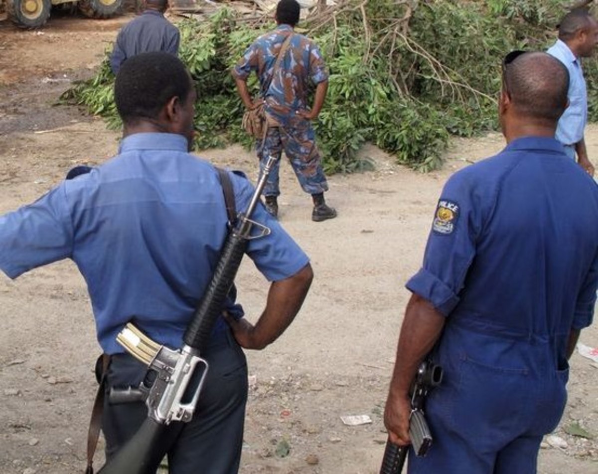 Μεγάλα πέη δεν χωρούν στην αστυνομία της Παπούα – Νέας Γουινέας