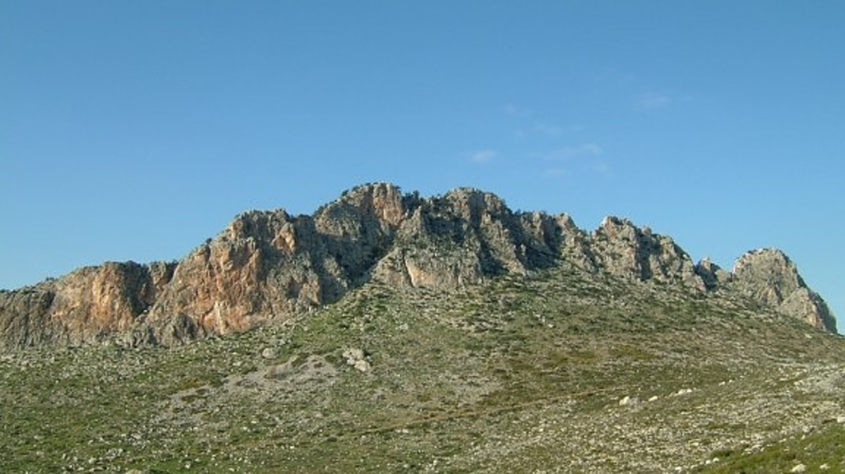 Λατομεία «τρώνε» τον Πενταδάκτυλο