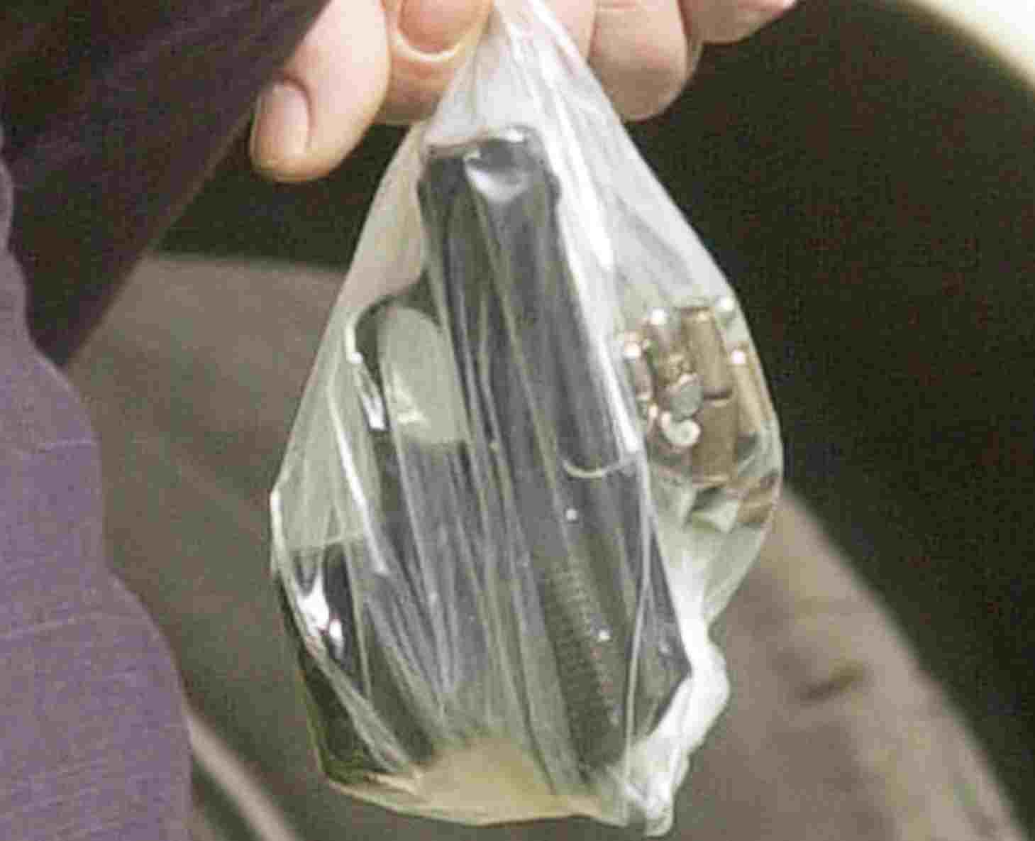 Είχε βγει στο μπαλκόνι και πυροβολούσε!