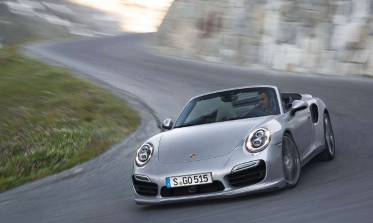 Video αποκαλύπτει τα χαρίσματα των νέων Porsche 911 Turbo και Turbo S Cabriolet