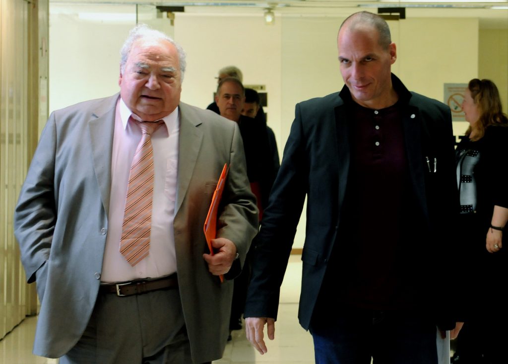 Κανένας εφοριακός στην ίδια θέση – Ριζικές αλλαγές αποφάσισαν Βαρουφάκης – Ρακιντζής