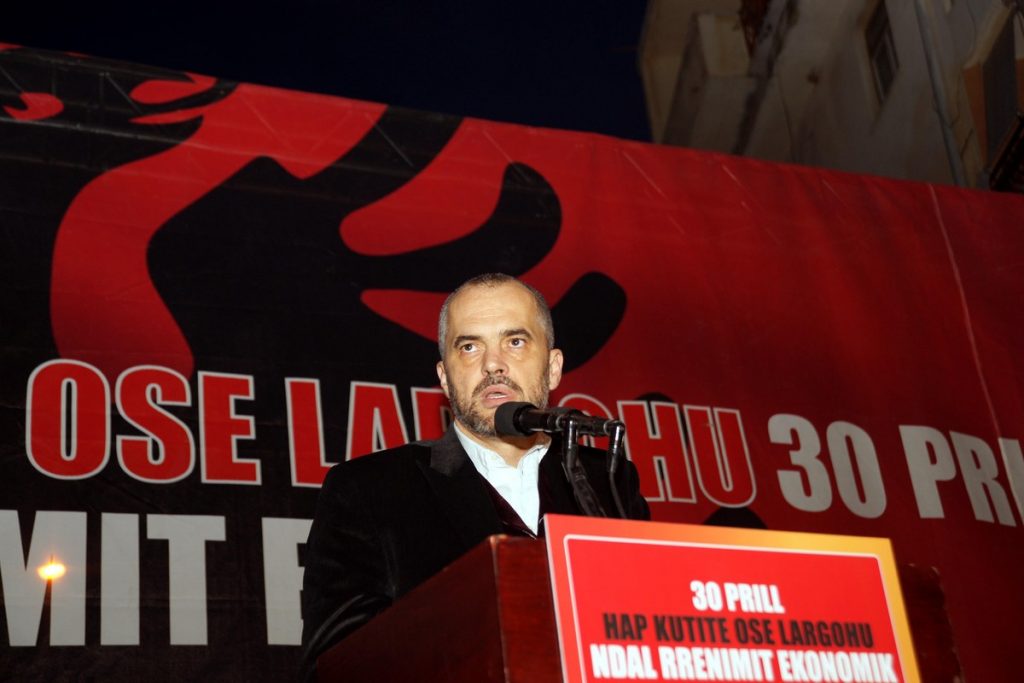 Αλβανια: Ράμα παραιτήσου – Αποχή από την αντιπολίτευση