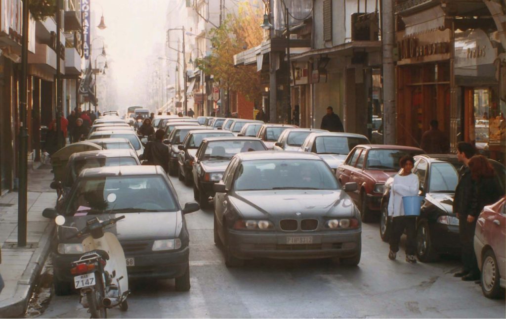 Λάρισα: Κυκλοφοριακό χάος από απεργούς, εργαζόμενους και φαρσέρ!