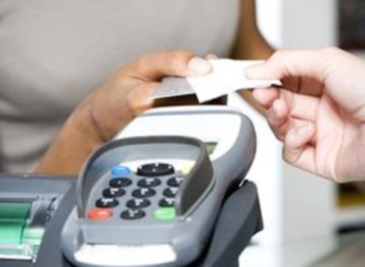 Αποσύρεται η διάταξη για πρόστιμο 1.000 ευρώ για τις αποδείξεις