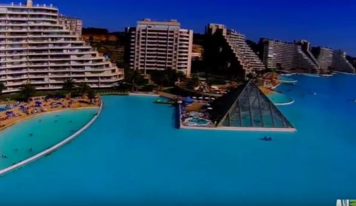 Είναι η μεγαλύτερη πισίνα του κόσμου! Πού βρίσκεται [vid]
