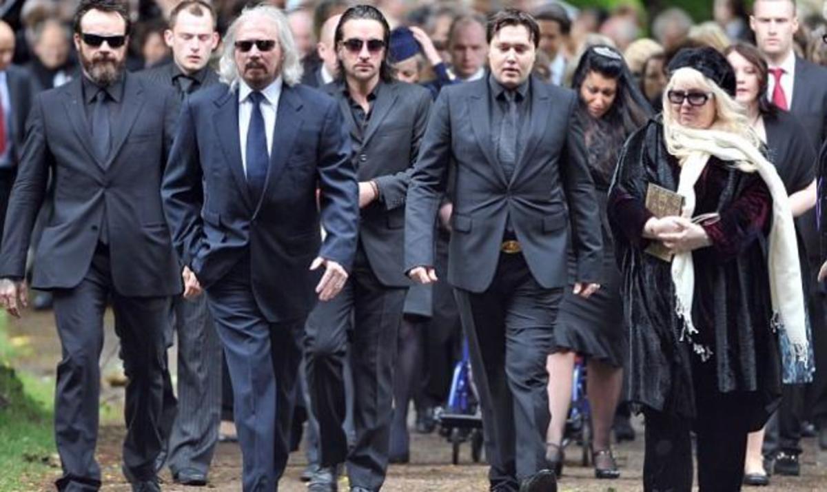 Φίλοι και συγγενείς είπαν το τελευταίο αντίο στον Robin Gibb