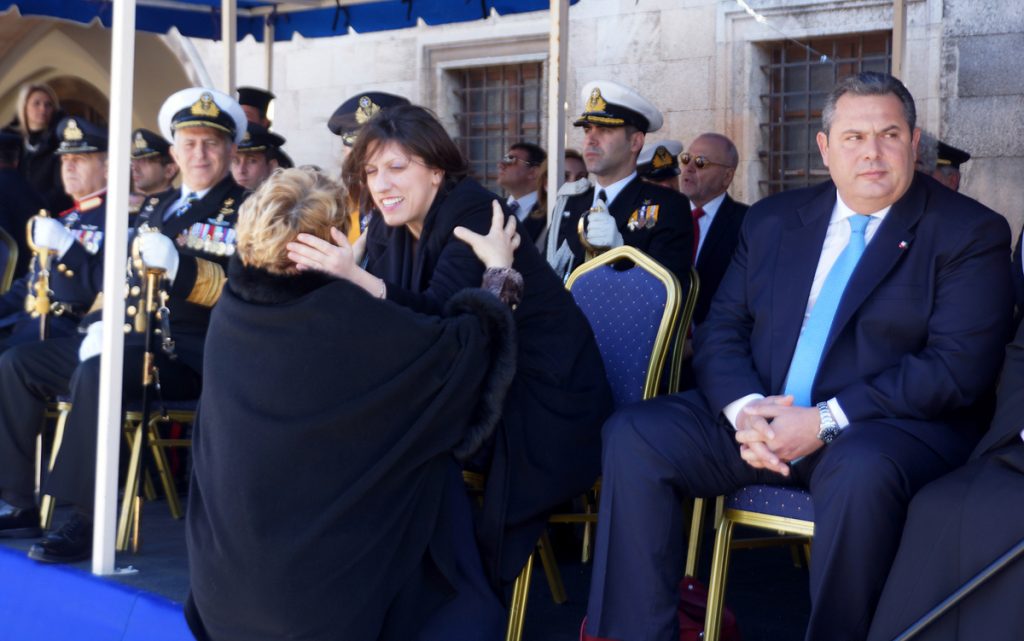Ρόδος: Η θερμή αγκαλιά στη Ζωή Κωνσταντοπούλου (ΦΩΤΟ)