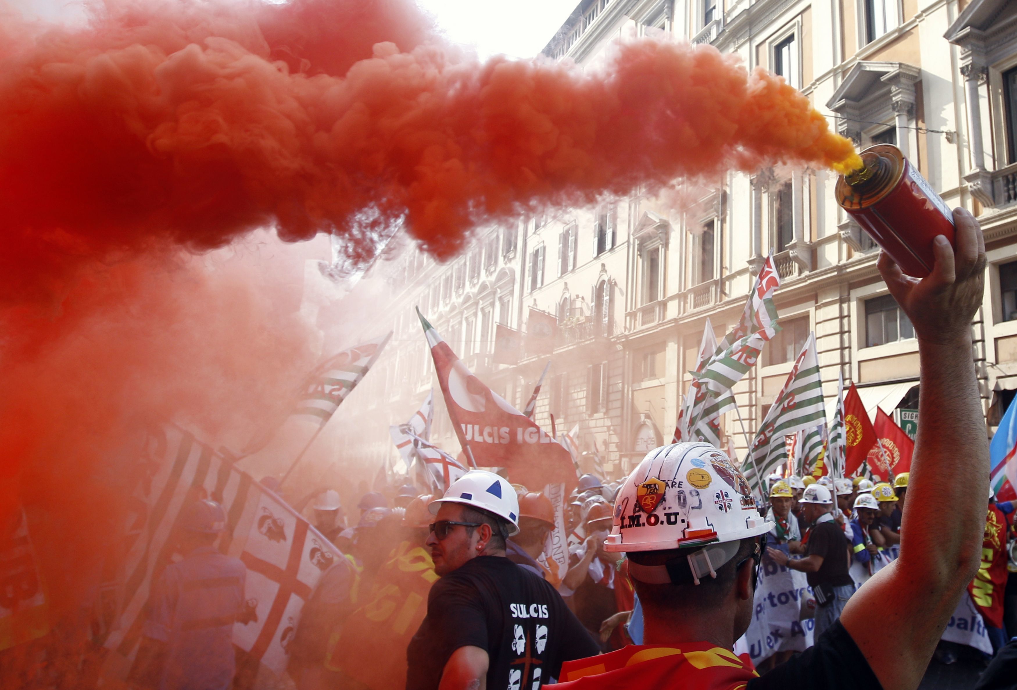 Ρώμη: 14 τραυματίες από τις συμπλοκές αστυνομικών με διαδηλωτές