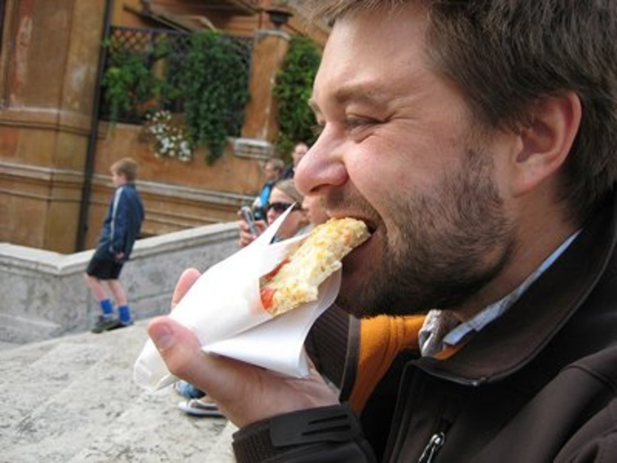 Ο δήμαρχος της Ρώμης “τρώει” την απαγόρευση για τα σάντουιτς!